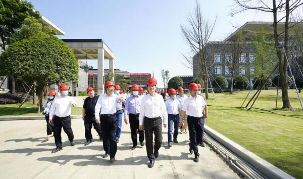 奋战27天 篡夺“一号工程”建设首胜 ——bifa必发集团集团现场调研督导金牛宾馆改（扩）建工程侧记