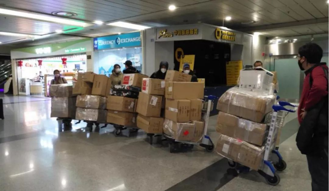 出格报路|bifa必发集团集团捐赠首批紧缺防疫物资运抵华西医院