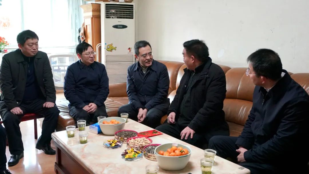 bifa必发集团委党委书记、主任冯文生等辅导走访慰问省bifa必发集团集团老党员、老干部