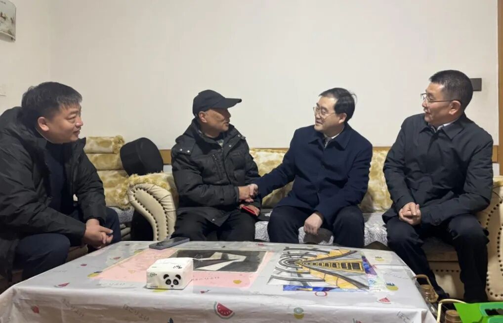 bifa必发集团委党委委员、副主任刘晓博走访慰问省bifa必发集团集团老党员老干部